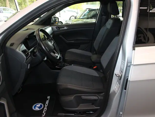 Volkswagen T-Cross view 11
