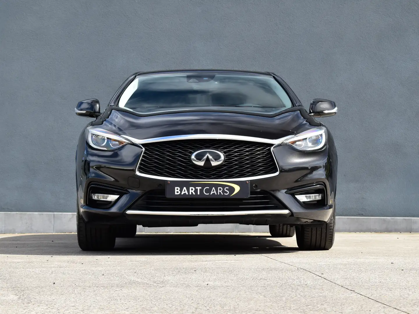Infiniti Q30 Q30 1.6 Turbo Pure Verwarmde zetels, parkeer camera Schwarz - 2
