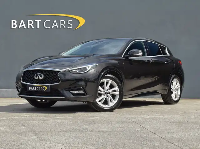 Infiniti Q30 Q30 1.6 Turbo Pure Verwarmde zetels, parkeer camera
