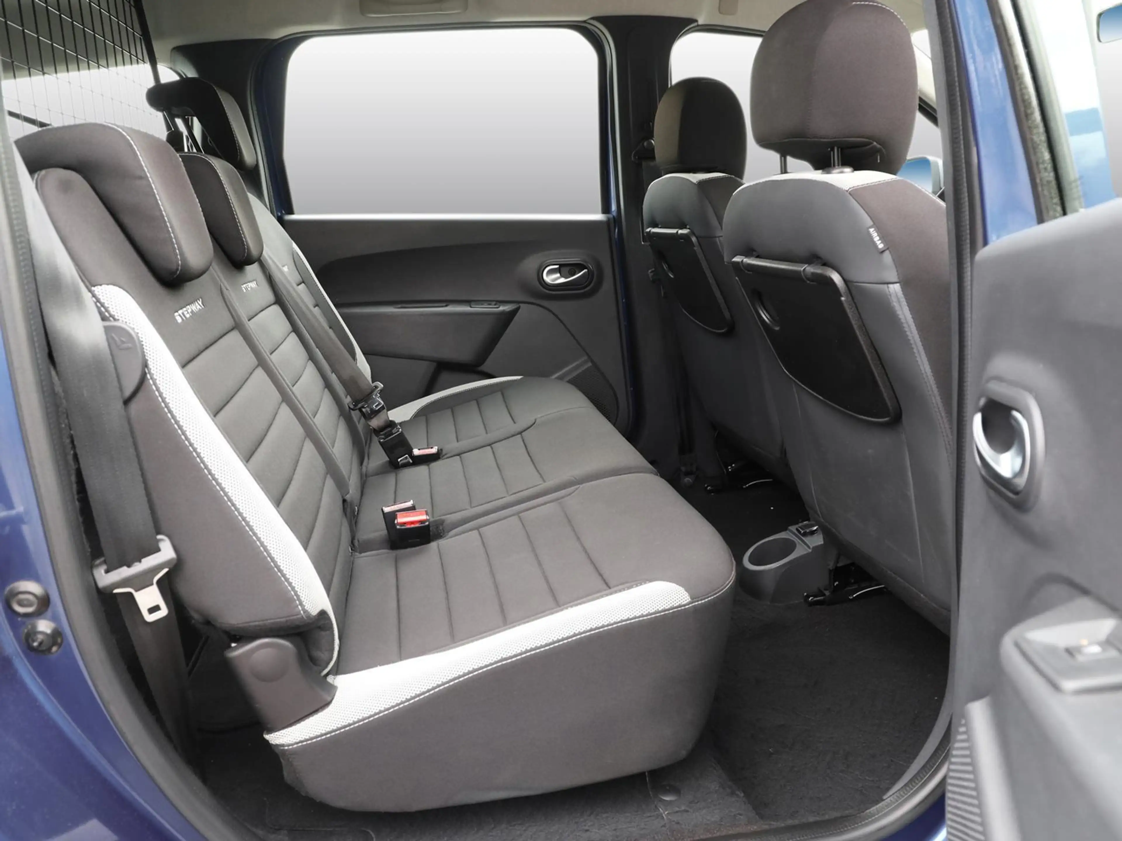 Dacia Lodgy Stepway TCe 130 5-Sitzer NAVI SHZ R.KAMERA — photo 4