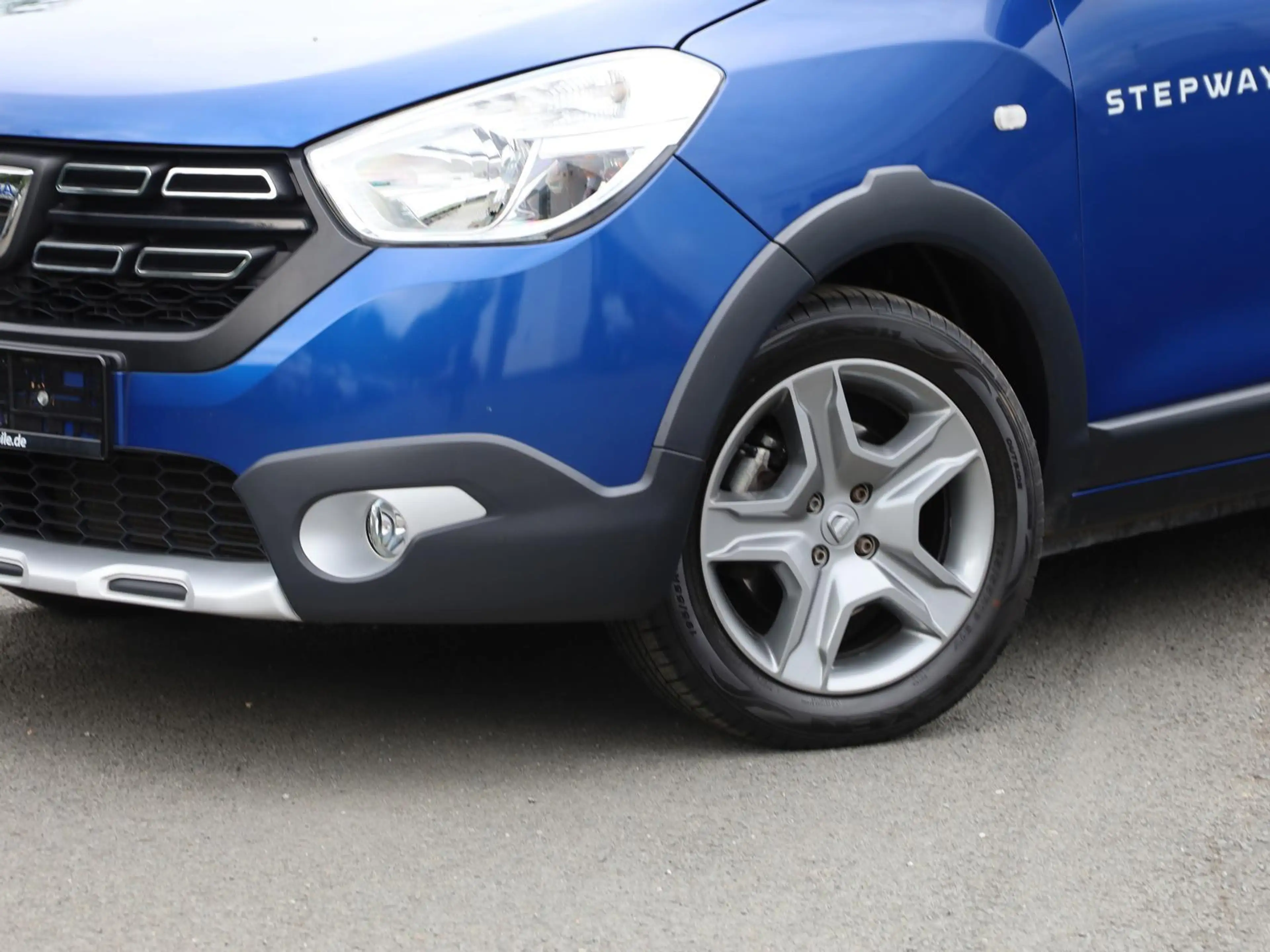 Dacia Lodgy Stepway TCe 130 5-Sitzer NAVI SHZ R.KAMERA — photo 9