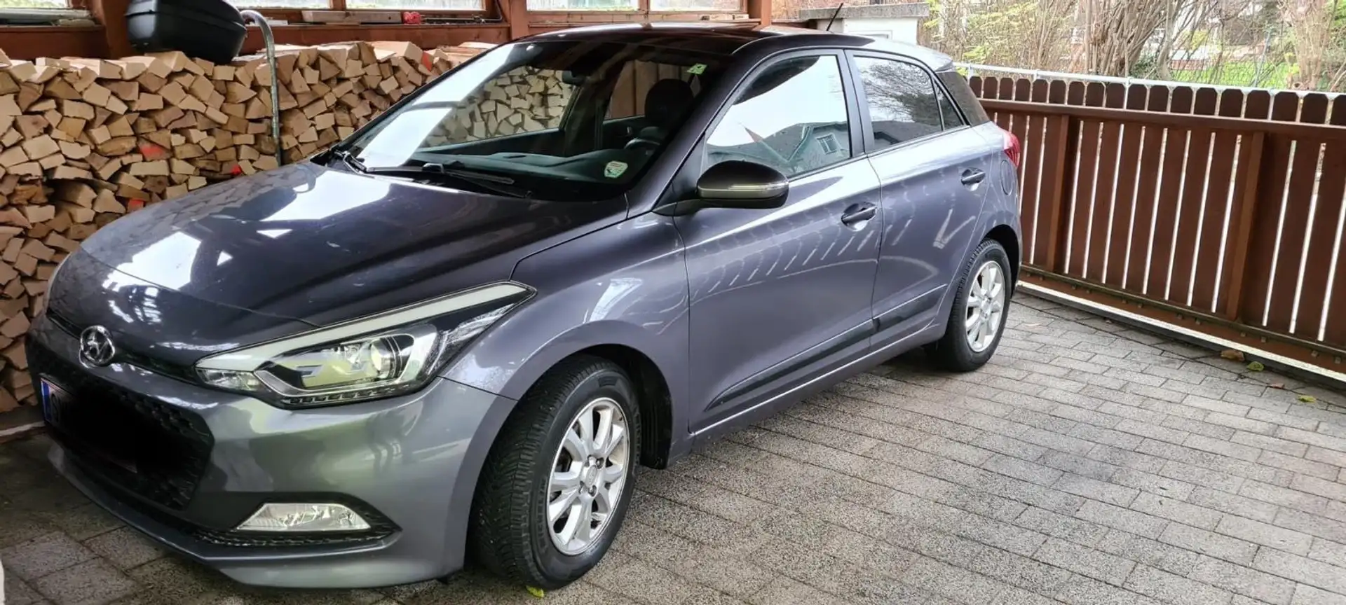Hyundai i20 i20 1,25 Go Go Grau - 1