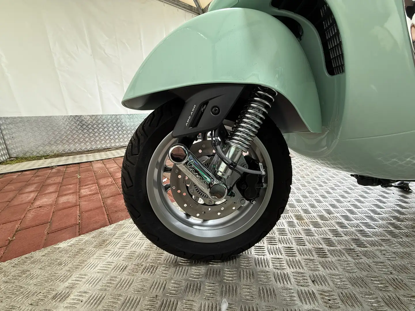 Vespa GTS 310 Verde - 2