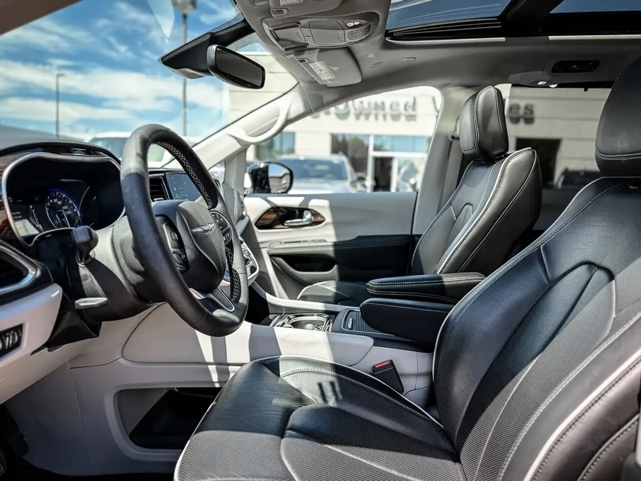 Chrysler Pacifica снимка Chrysler Pacifica