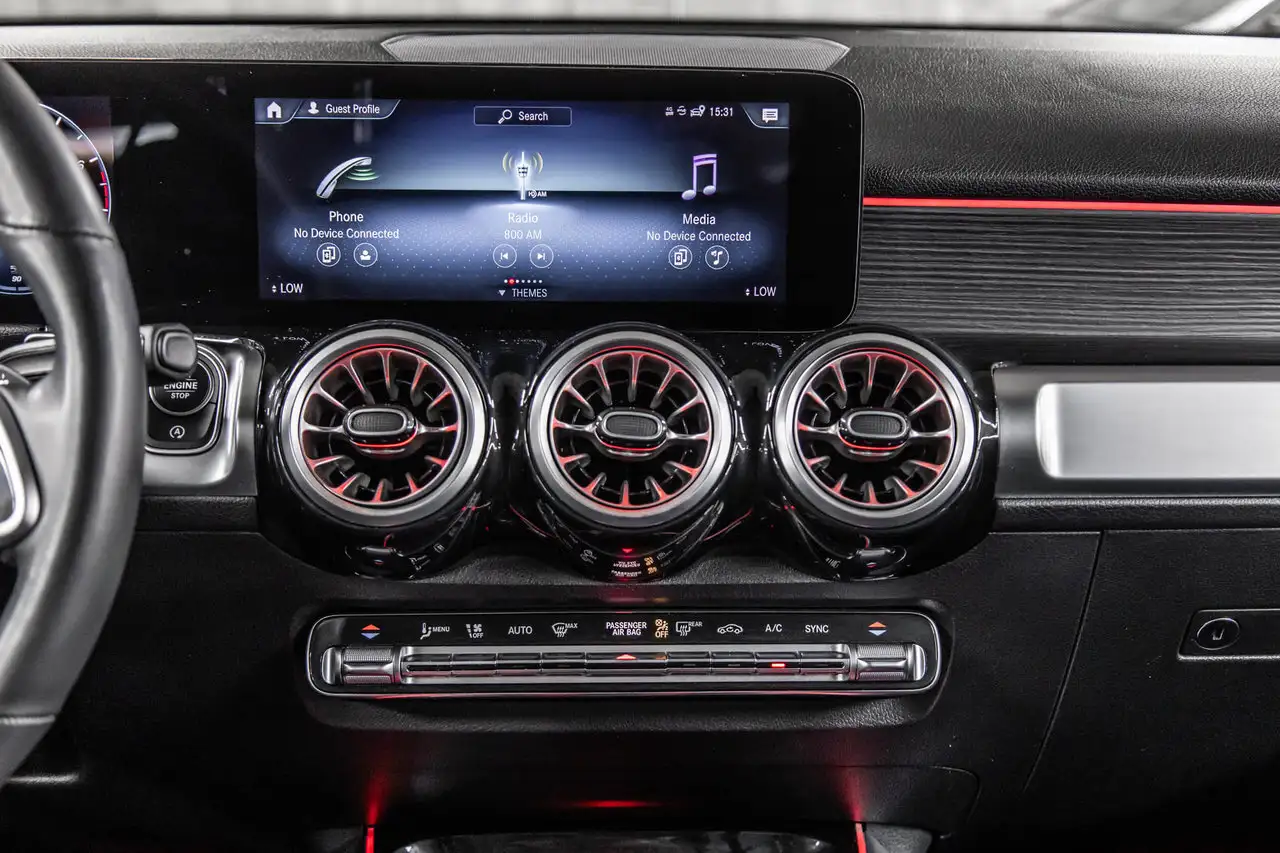 Mercedes-Benz GLB снимка Mercedes-Benz GLB