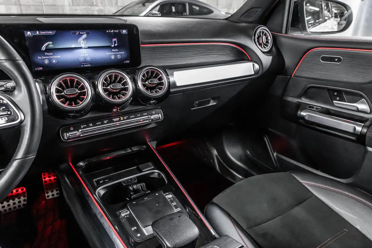 Mercedes-Benz GLB снимка Mercedes-Benz GLB