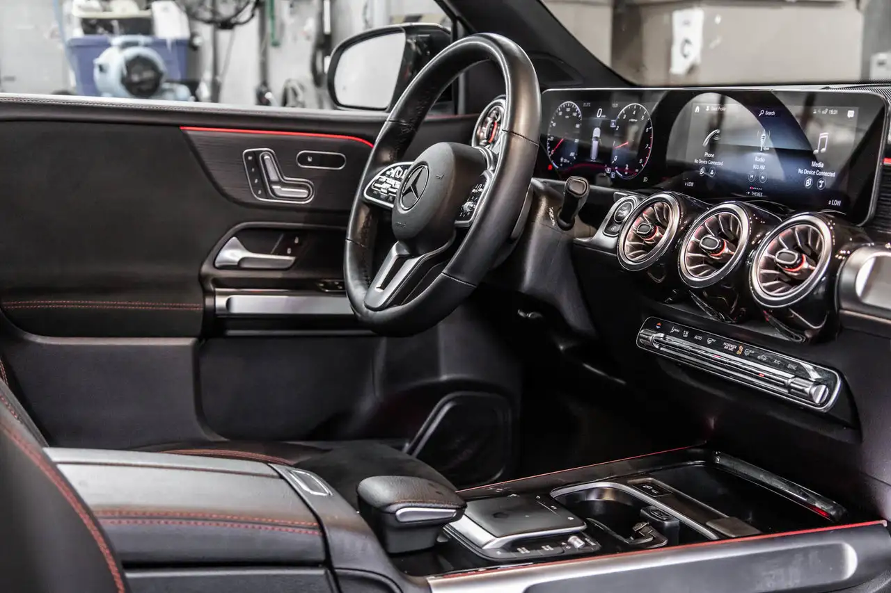 Mercedes-Benz GLB снимка Mercedes-Benz GLB