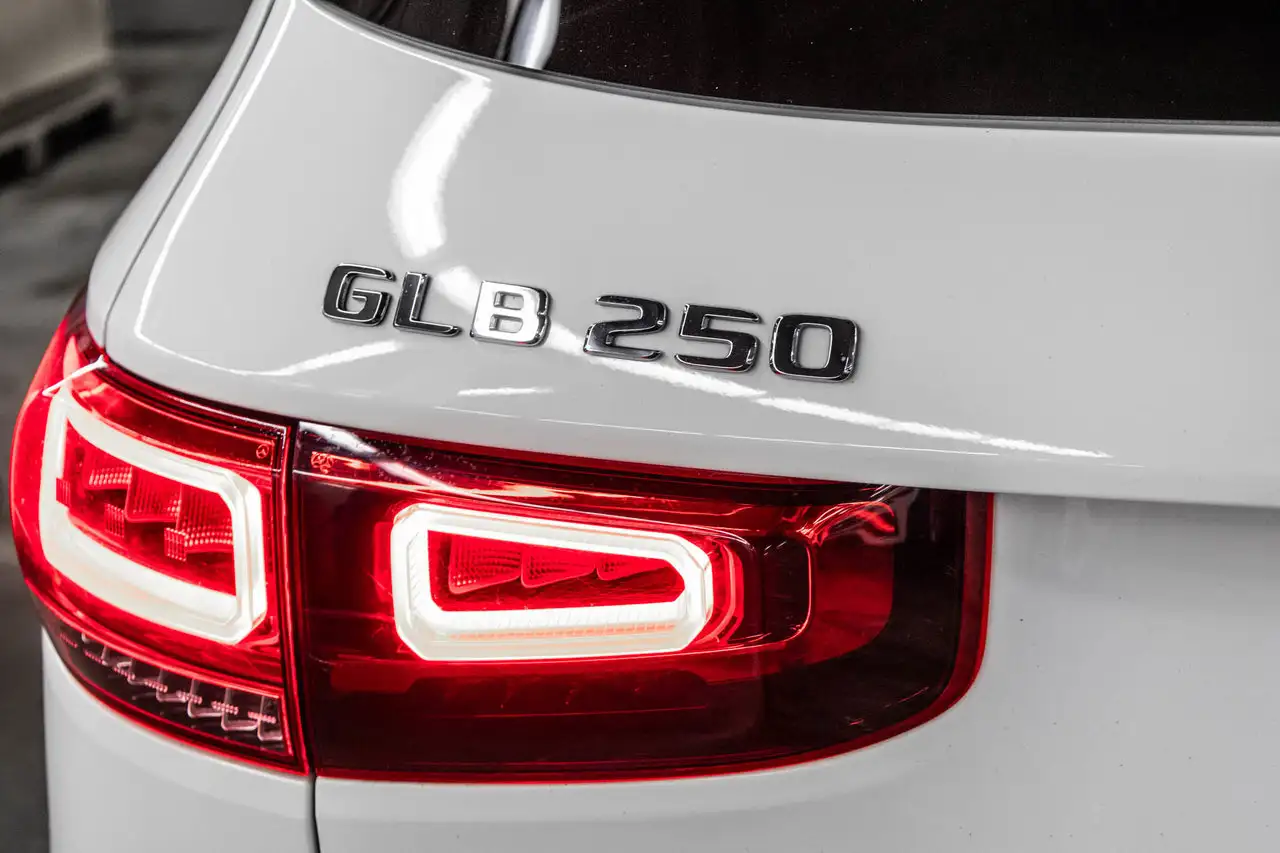 Mercedes-Benz GLB снимка Mercedes-Benz GLB