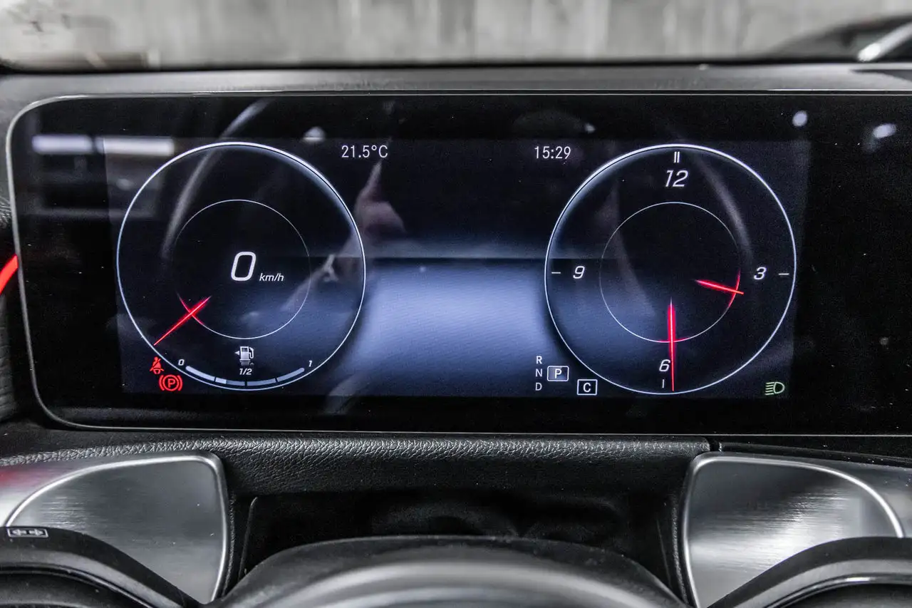 Mercedes-Benz GLB снимка Mercedes-Benz GLB