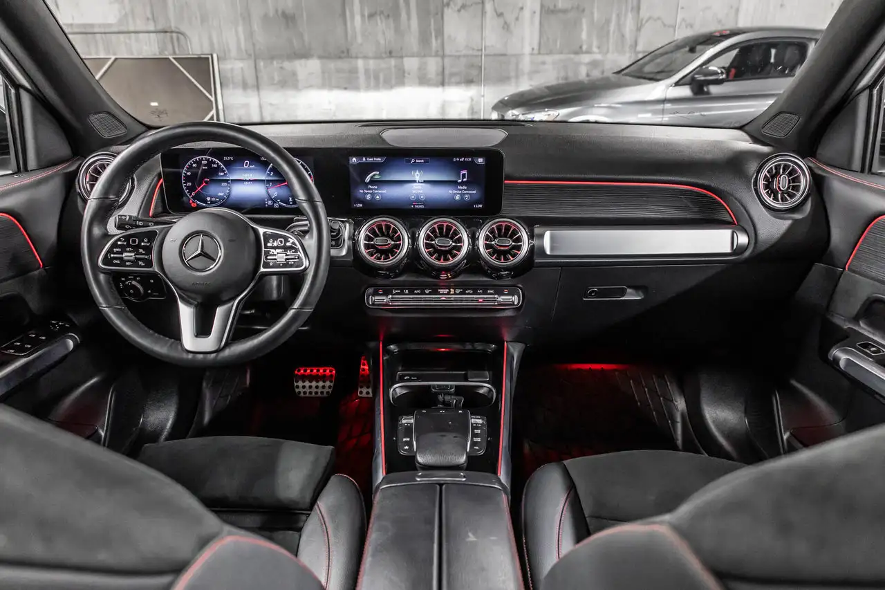 Mercedes-Benz GLB снимка Mercedes-Benz GLB