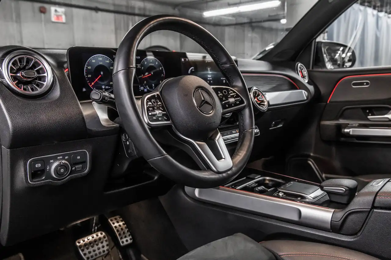 Mercedes-Benz GLB снимка Mercedes-Benz GLB