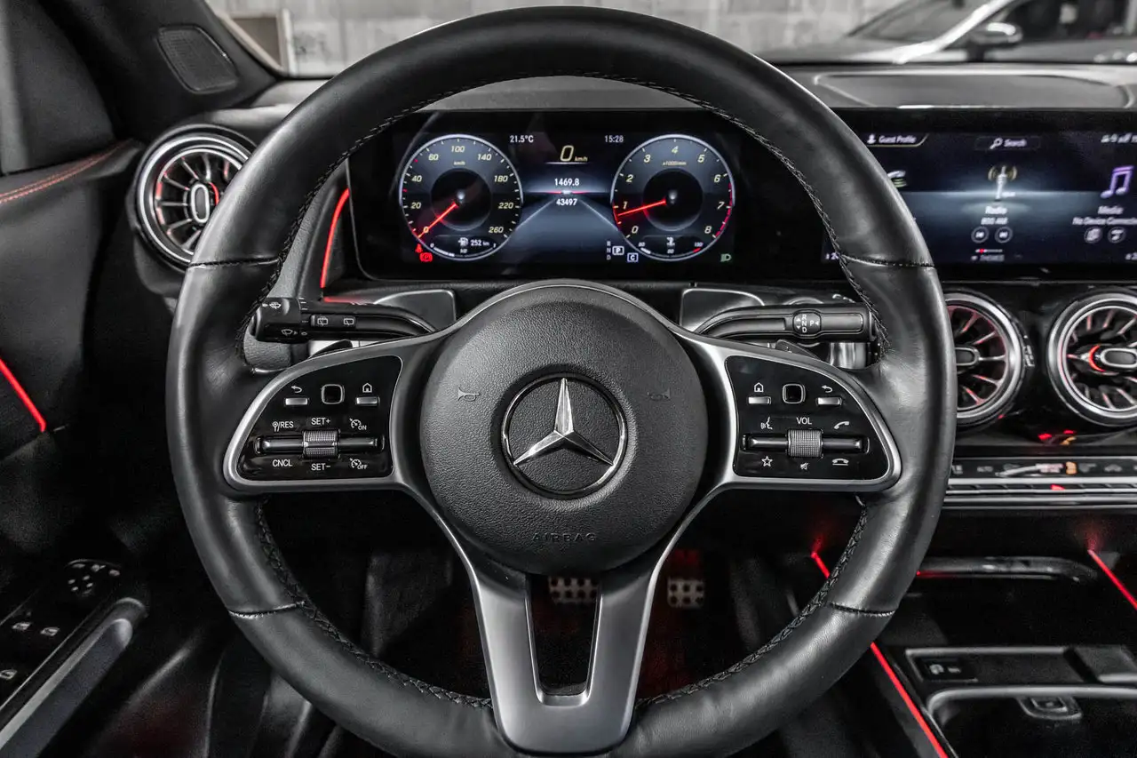 Mercedes-Benz GLB снимка Mercedes-Benz GLB