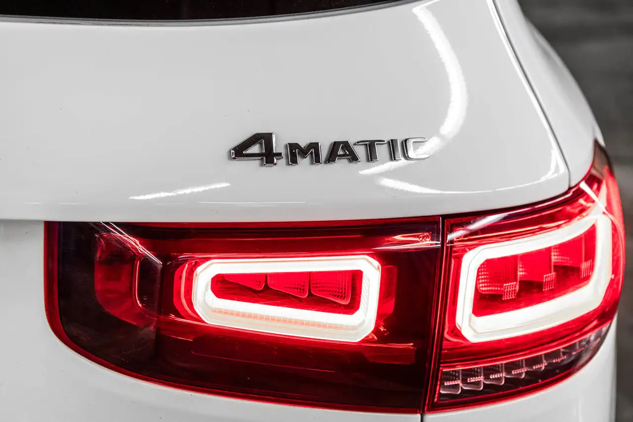 Mercedes-Benz GLB снимка Mercedes-Benz GLB