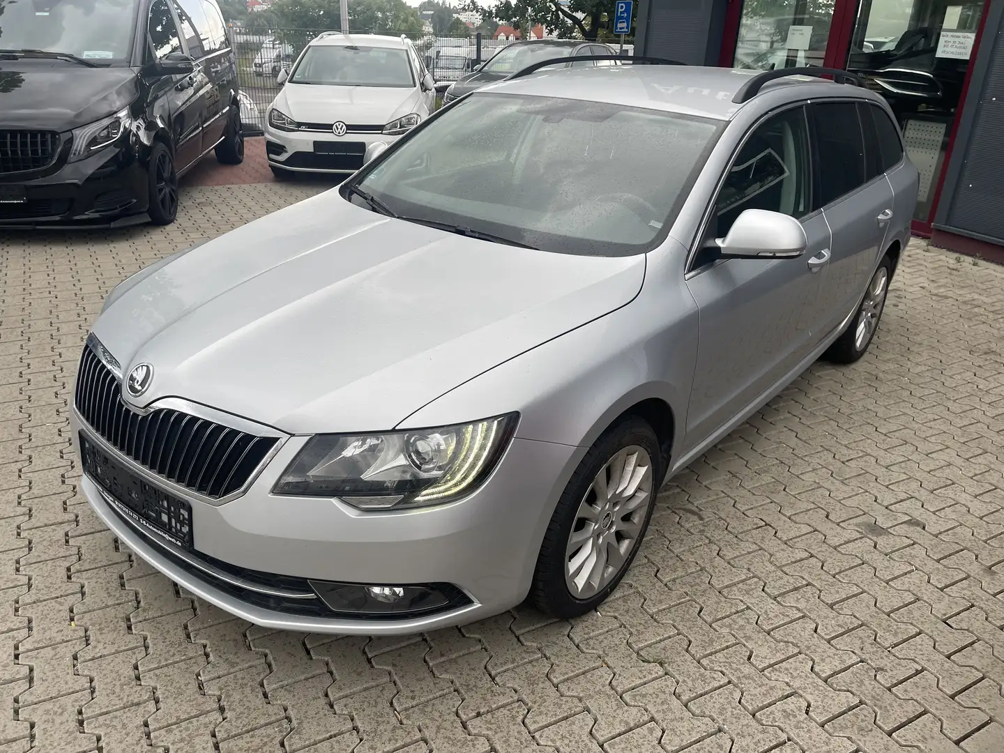 Skoda Superb Combi 2.0 TDI Green tec 4x4 DSG Ambition Plateado - 1