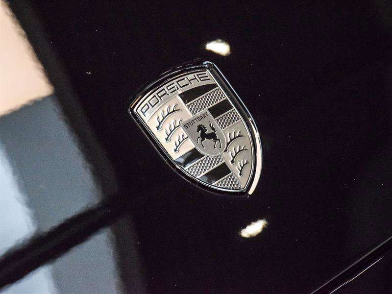 2024 Porsche Macan Electric Turbo thumb 6