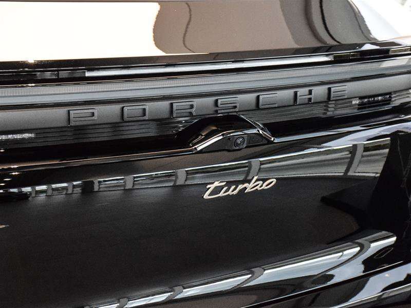 2024 Porsche Macan Electric Turbo thumb 12