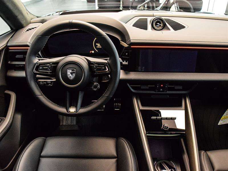 2024 Porsche Macan Electric Turbo thumb 19