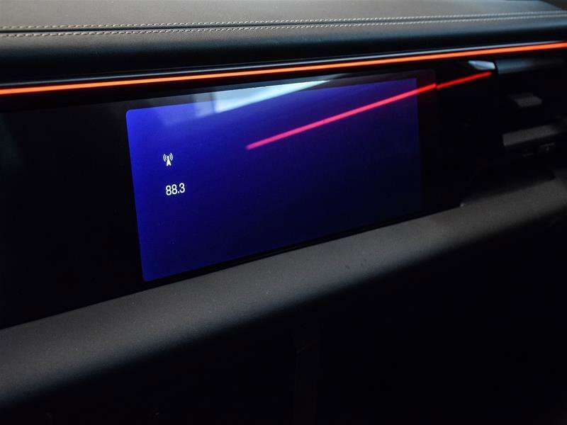2024 Porsche Macan Electric Turbo thumb 34