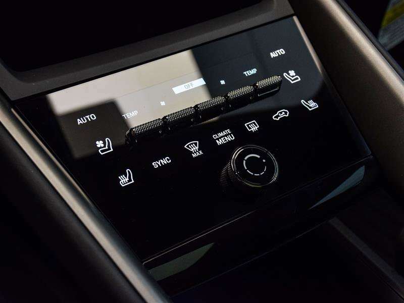 2024 Porsche Macan Electric Turbo thumb 33