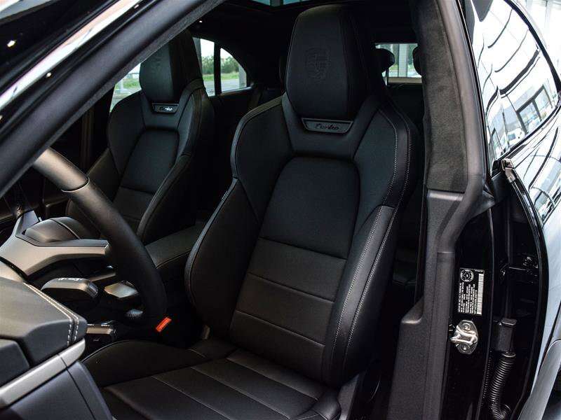2024 Porsche Macan Electric Turbo thumb 39