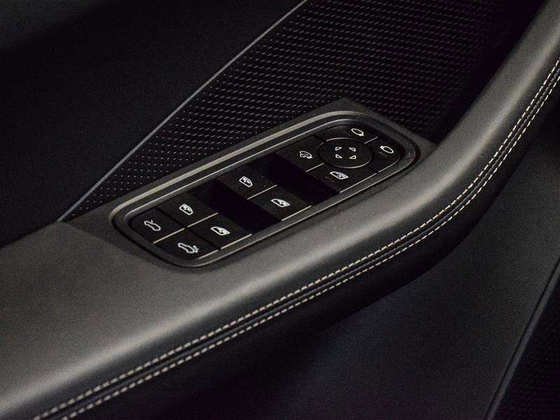 2024 Porsche Macan Electric Turbo thumb 29