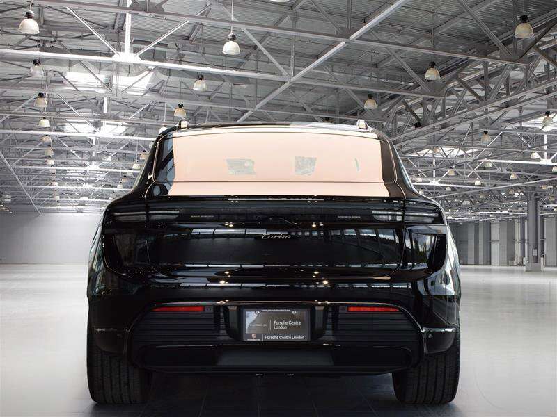 2024 Porsche Macan Electric Turbo thumb 11