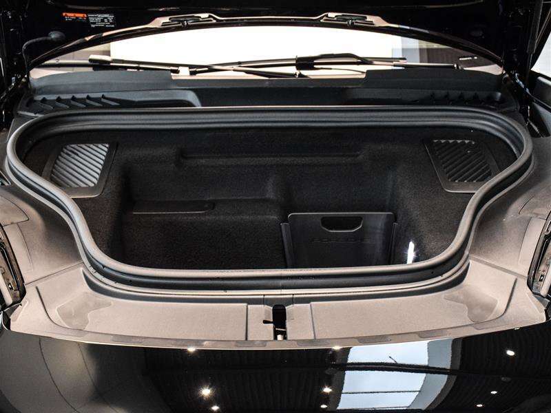 2024 Porsche Macan Electric Turbo thumb 16