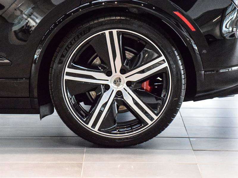 2024 Porsche Macan Electric Turbo thumb 9