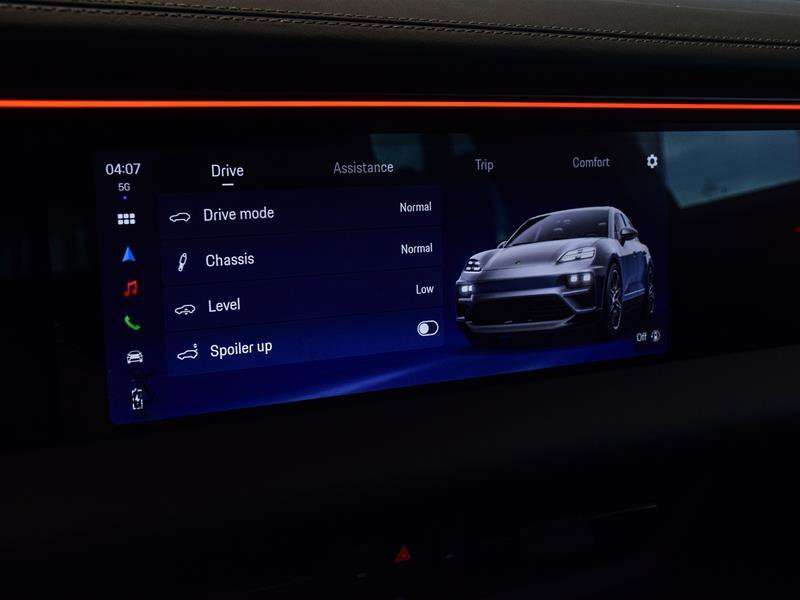 2024 Porsche Macan Electric Turbo thumb 38
