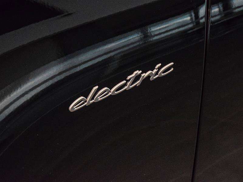 2024 Porsche Macan Electric Turbo thumb 18