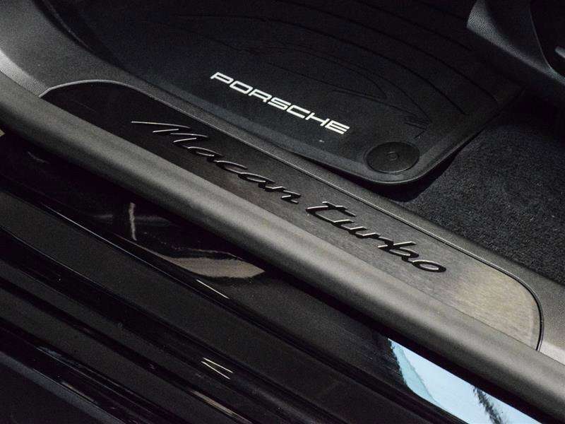 2024 Porsche Macan Electric Turbo thumb 30