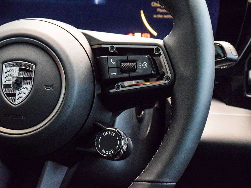 2024 Porsche Macan Electric Turbo thumb 22