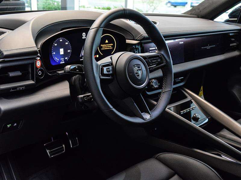 2024 Porsche Macan Electric Turbo thumb 27