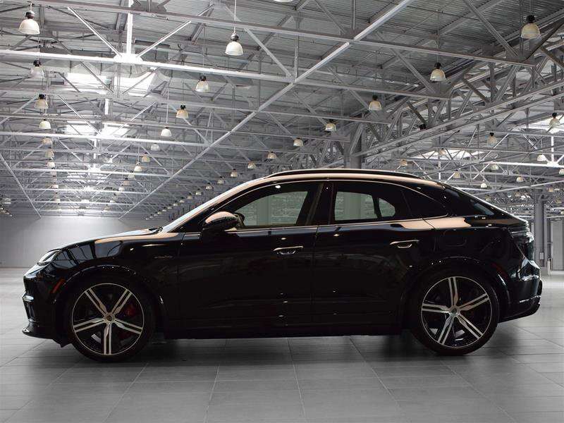 2024 Porsche Macan Electric Turbo thumb 8