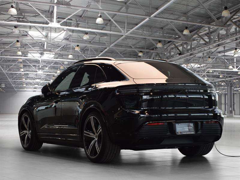 2024 Porsche Macan Electric Turbo thumb 10