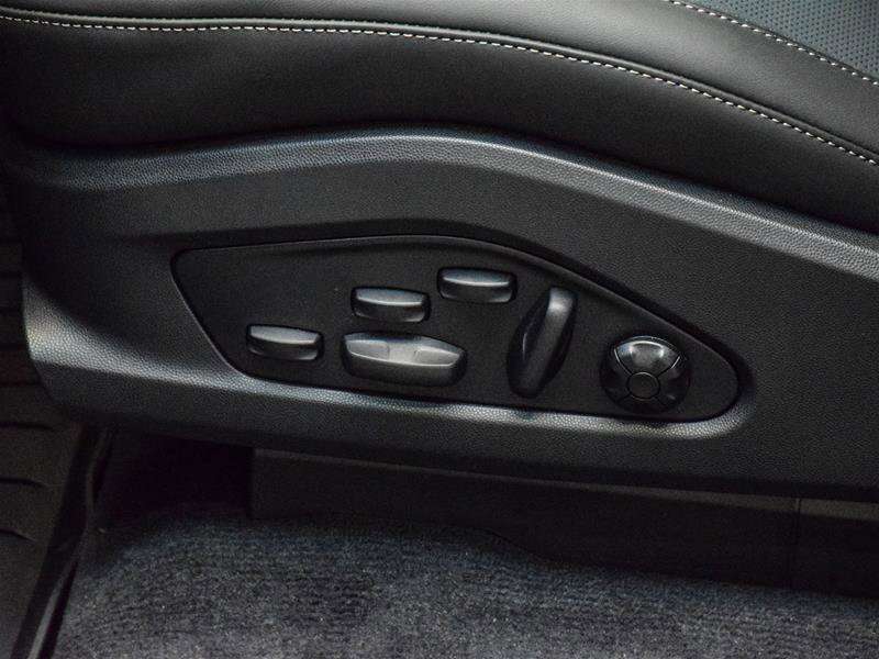 2024 Porsche Macan Electric Turbo thumb 31