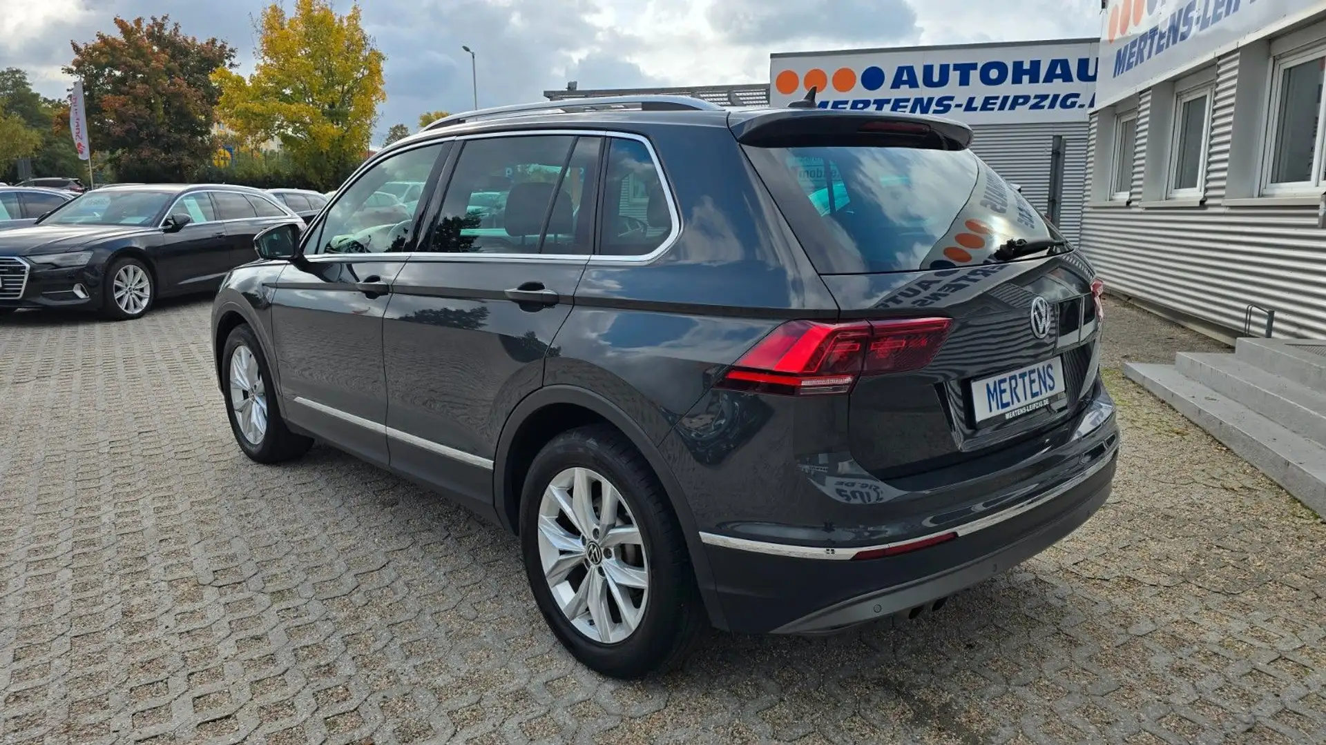 Volkswagen Tiguan Highline DSG LED Nav SHZ PDC ACC Gris - 2