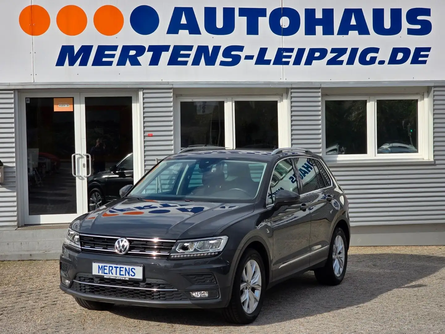 Volkswagen Tiguan Highline DSG LED Nav SHZ PDC ACC Gris - 1