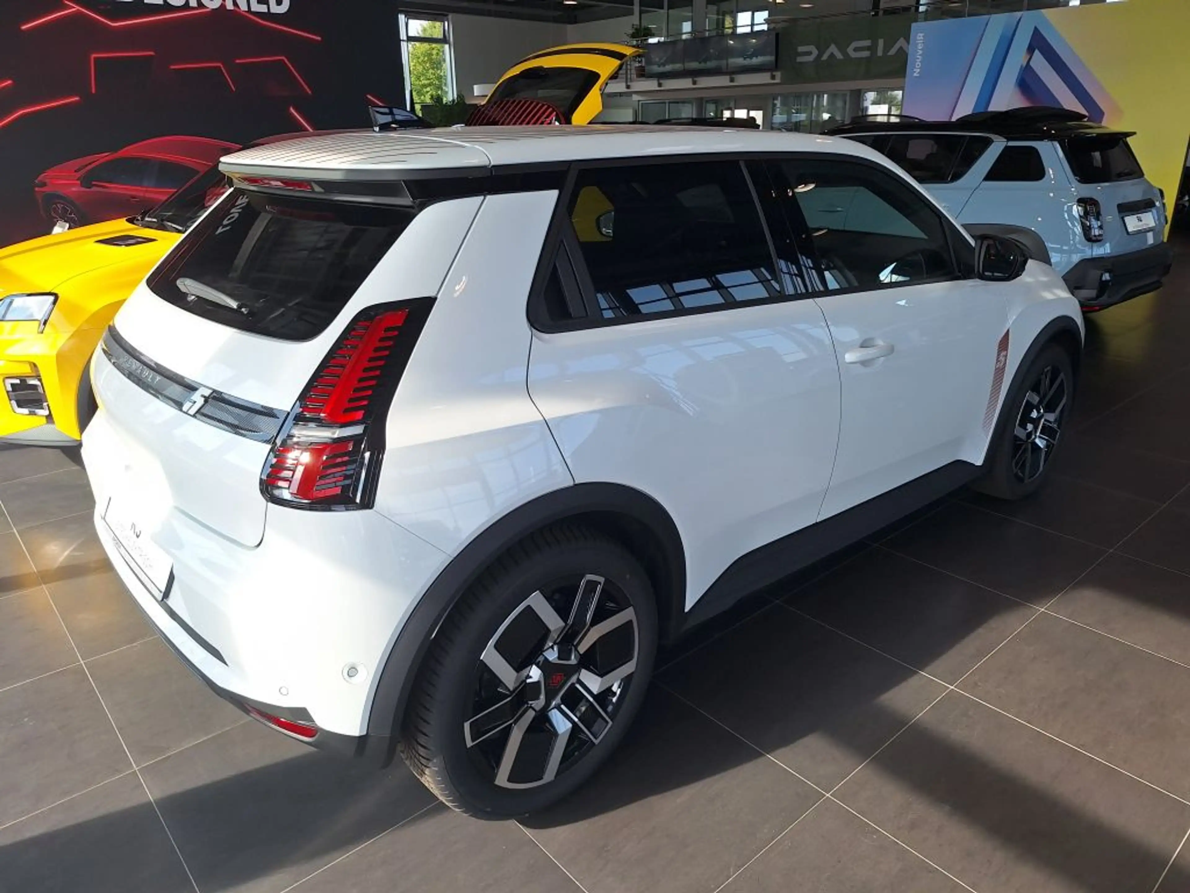 Renault R 5 E-Tech Techno 150 Comfort Range — photo 4