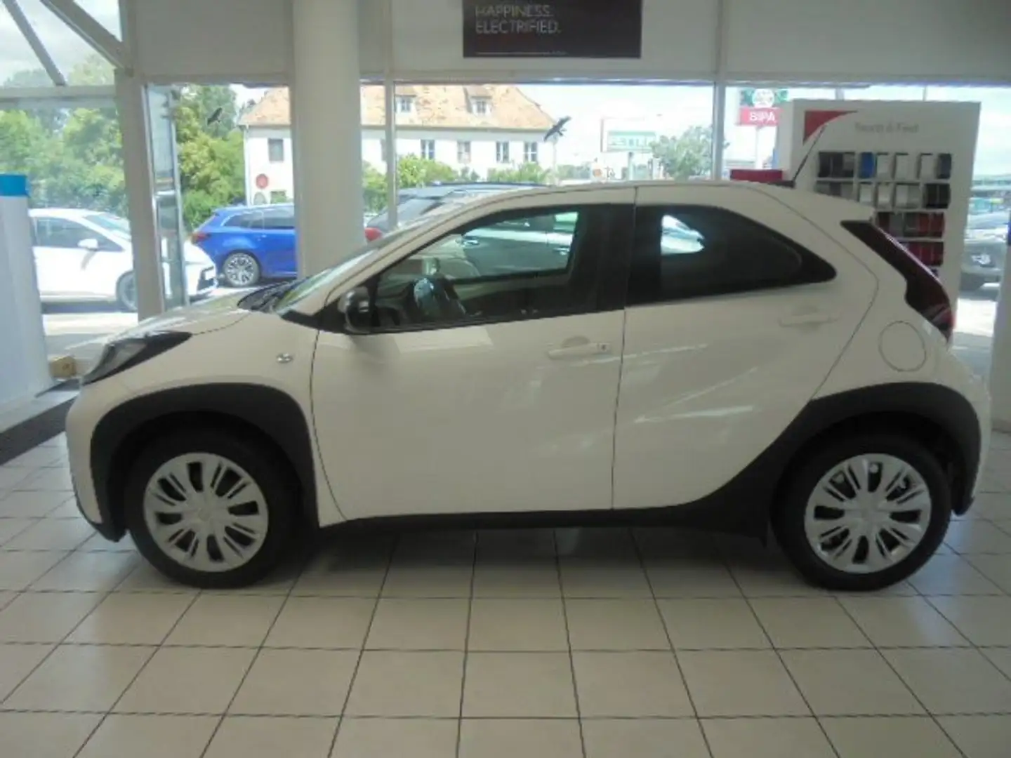 Toyota Aygo X Play Weiß - 2