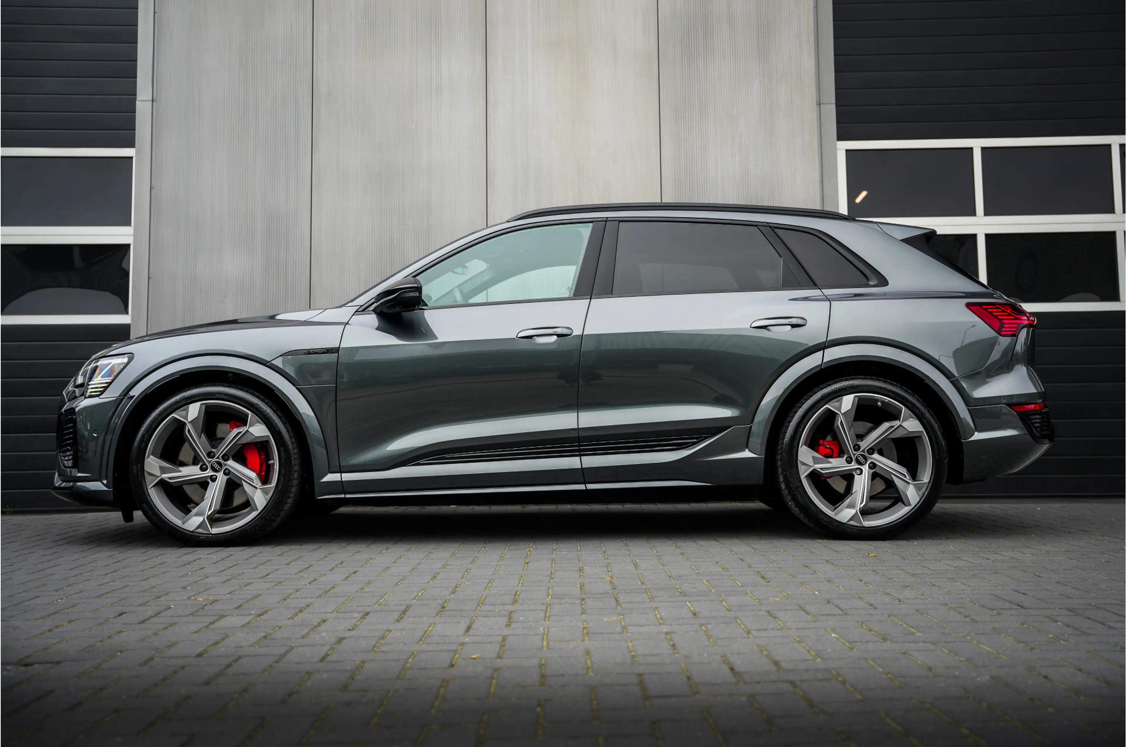 Audi SQ8 e-tron Quattro 115 kWh 503 pk / BTW-Auto/ Lucht-Vering/ R — photo 2