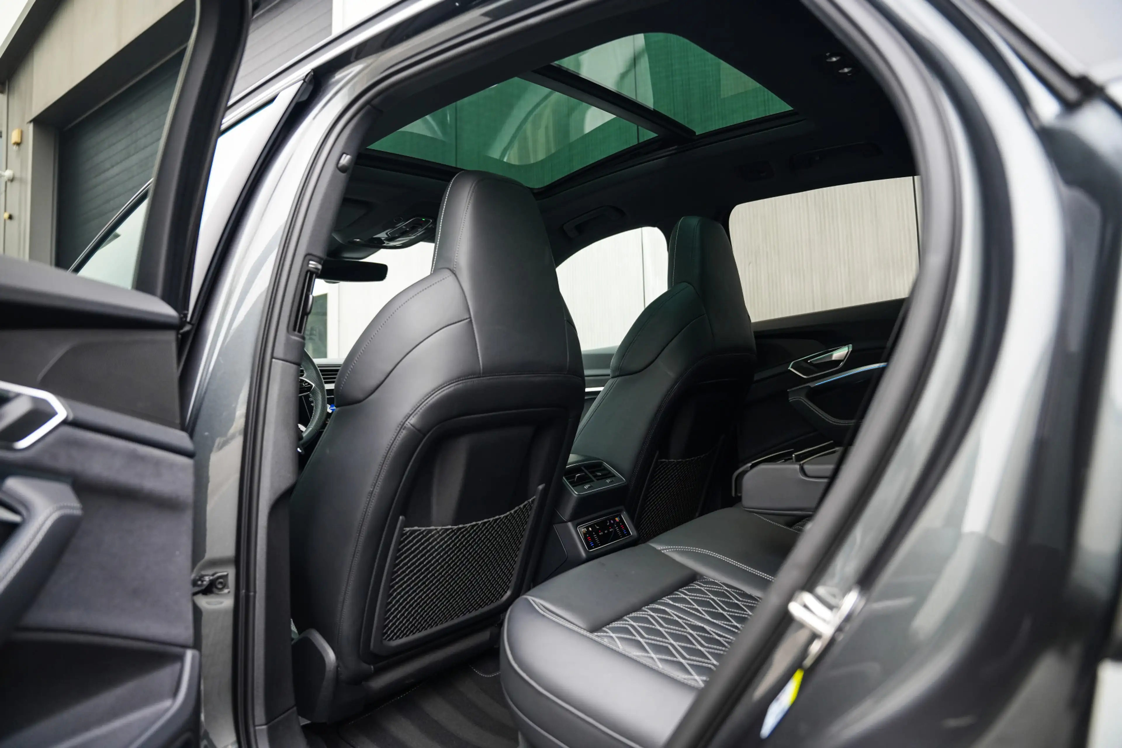 Audi SQ8 e-tron Quattro 115 kWh 503 pk / BTW-Auto/ Lucht-Vering/ R — photo 17