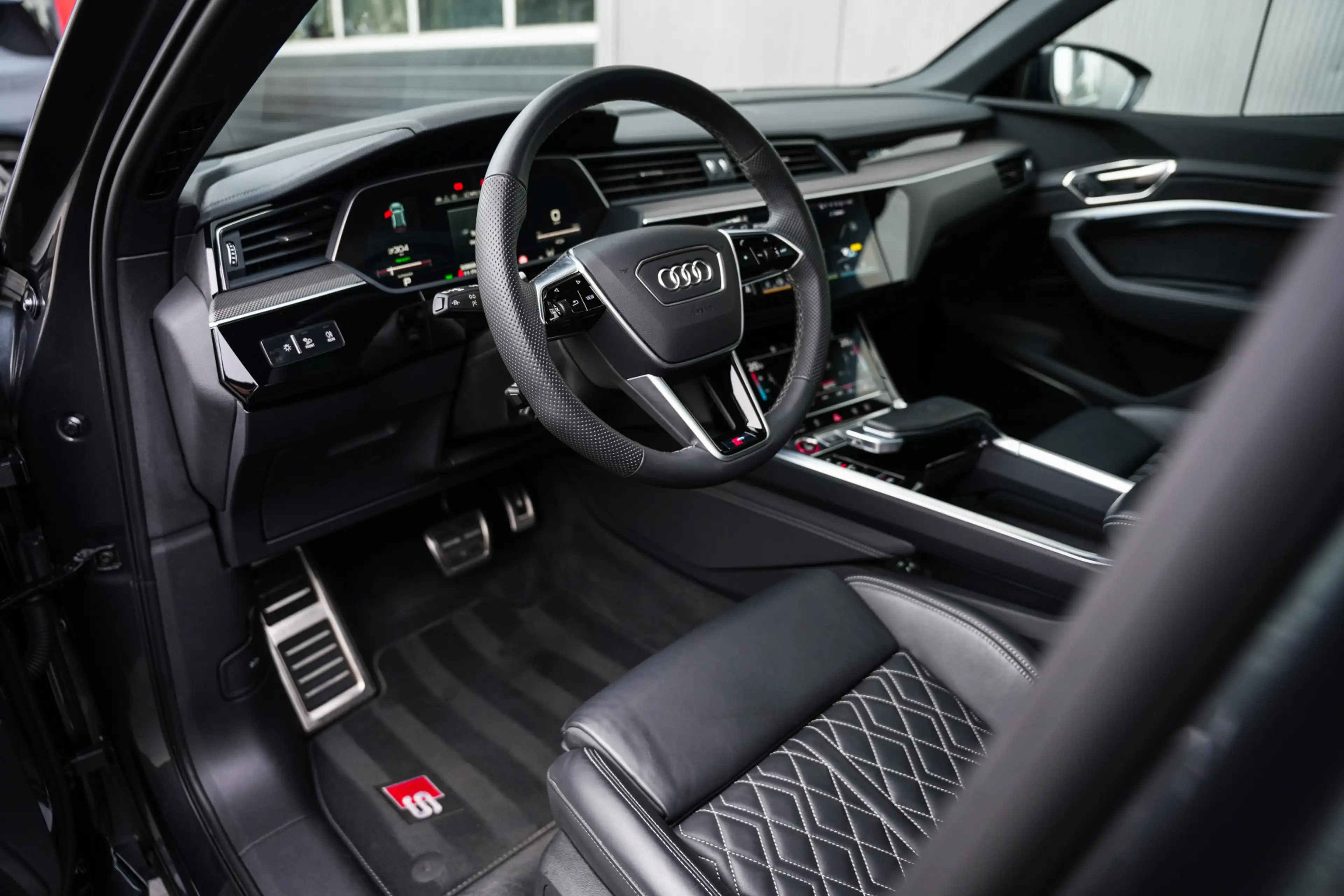 Audi SQ8 e-tron Quattro 115 kWh 503 pk / BTW-Auto/ Lucht-Vering/ R — photo 3