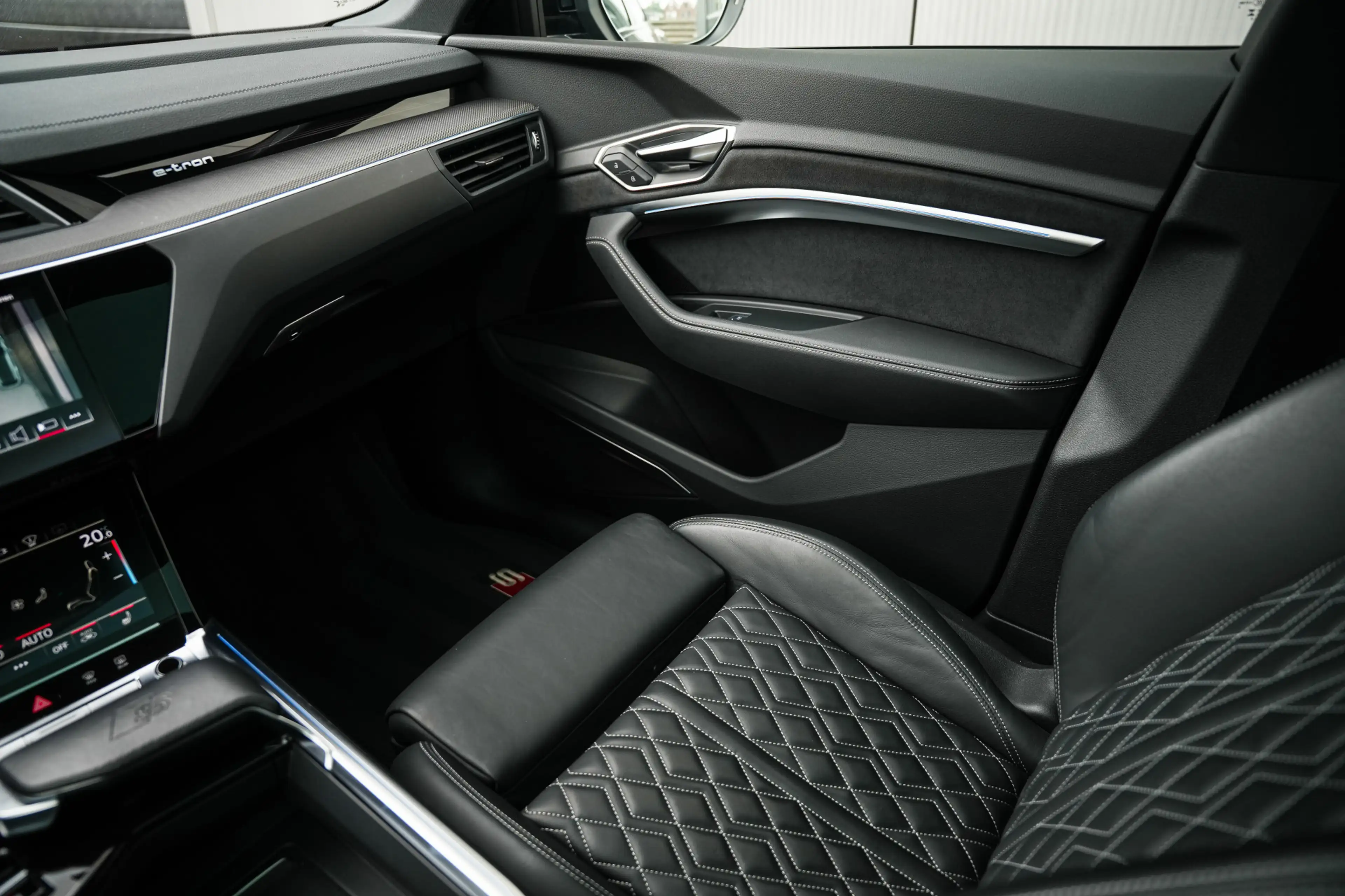 Audi SQ8 e-tron Quattro 115 kWh 503 pk / BTW-Auto/ Lucht-Vering/ R — photo 46