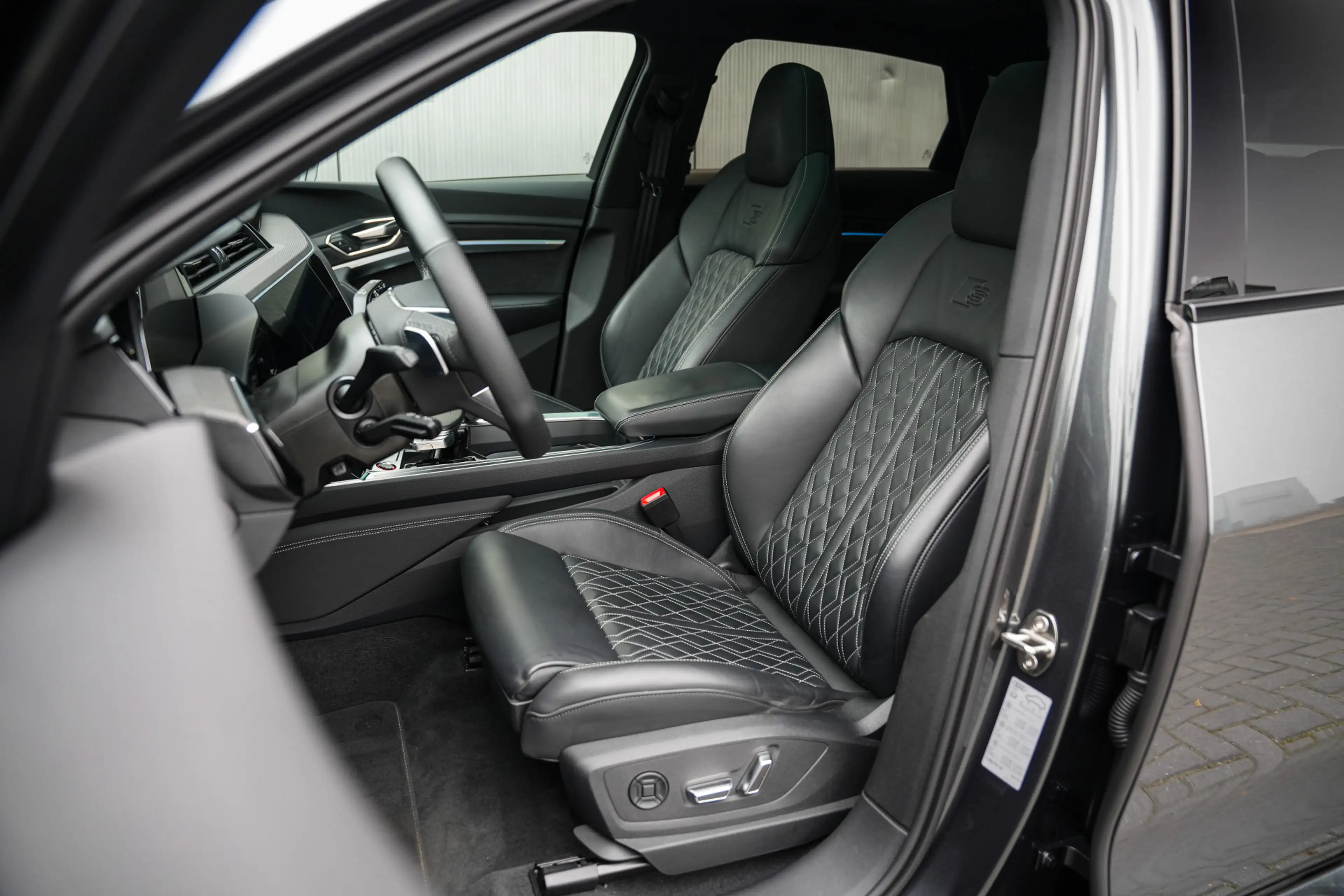Audi SQ8 e-tron Quattro 115 kWh 503 pk / BTW-Auto/ Lucht-Vering/ R — photo 4