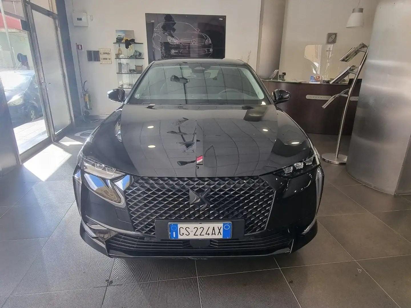 DS Automobiles DS 4 BlueHDi 130 aut. Performance Line+ Zwart - 1