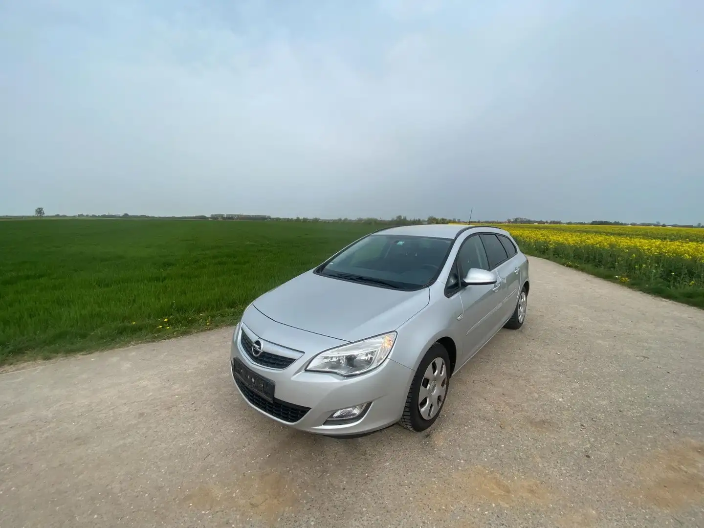 Opel Astra J Sports Tourer Selection Silver - 1
