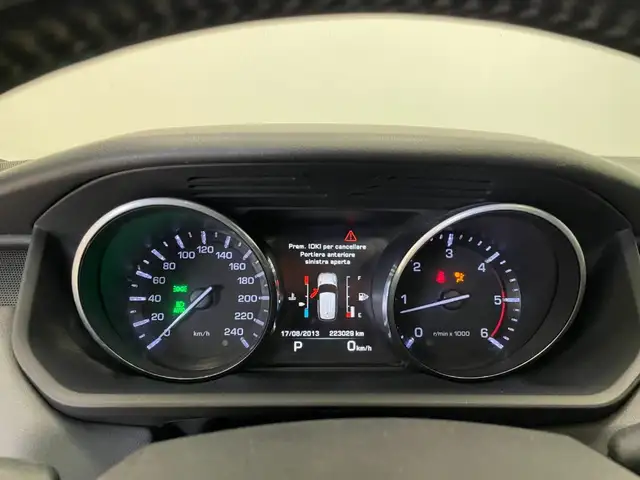 Land Rover Range Rover Sport view 5