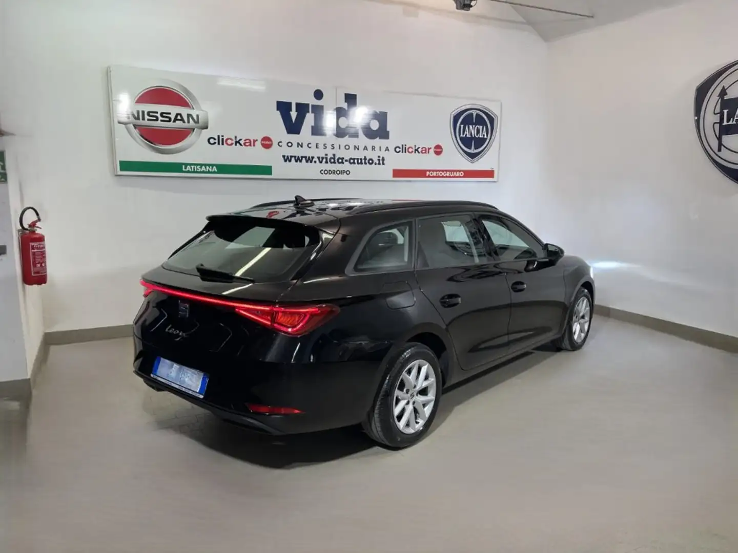SEAT Leon 1.0 eTSI 110 CV DSG Style Nero - 2