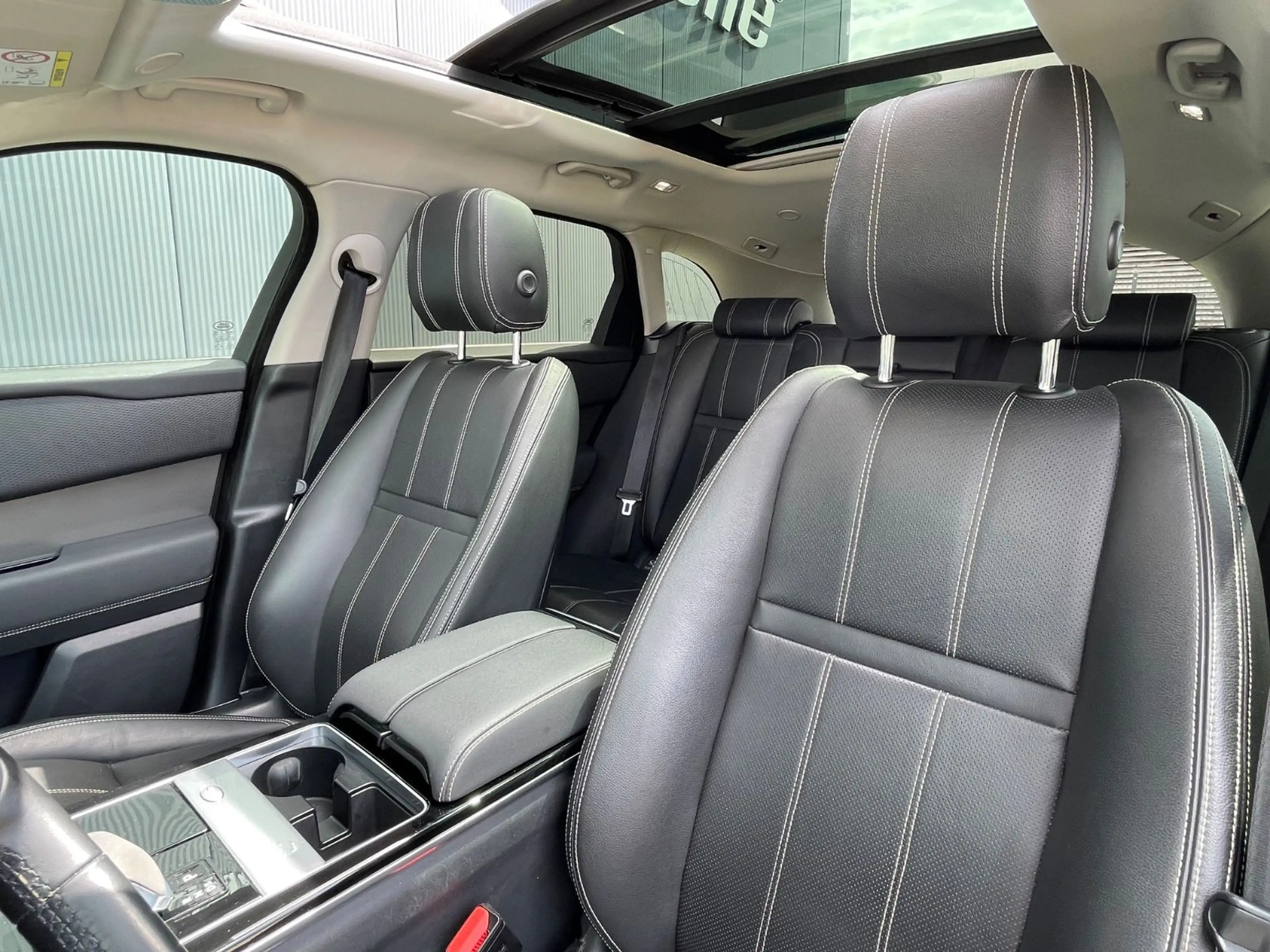 Land Rover Range Rover Velar D 200 AWD S/Pano/AHK/ACC/MWST — photo 13